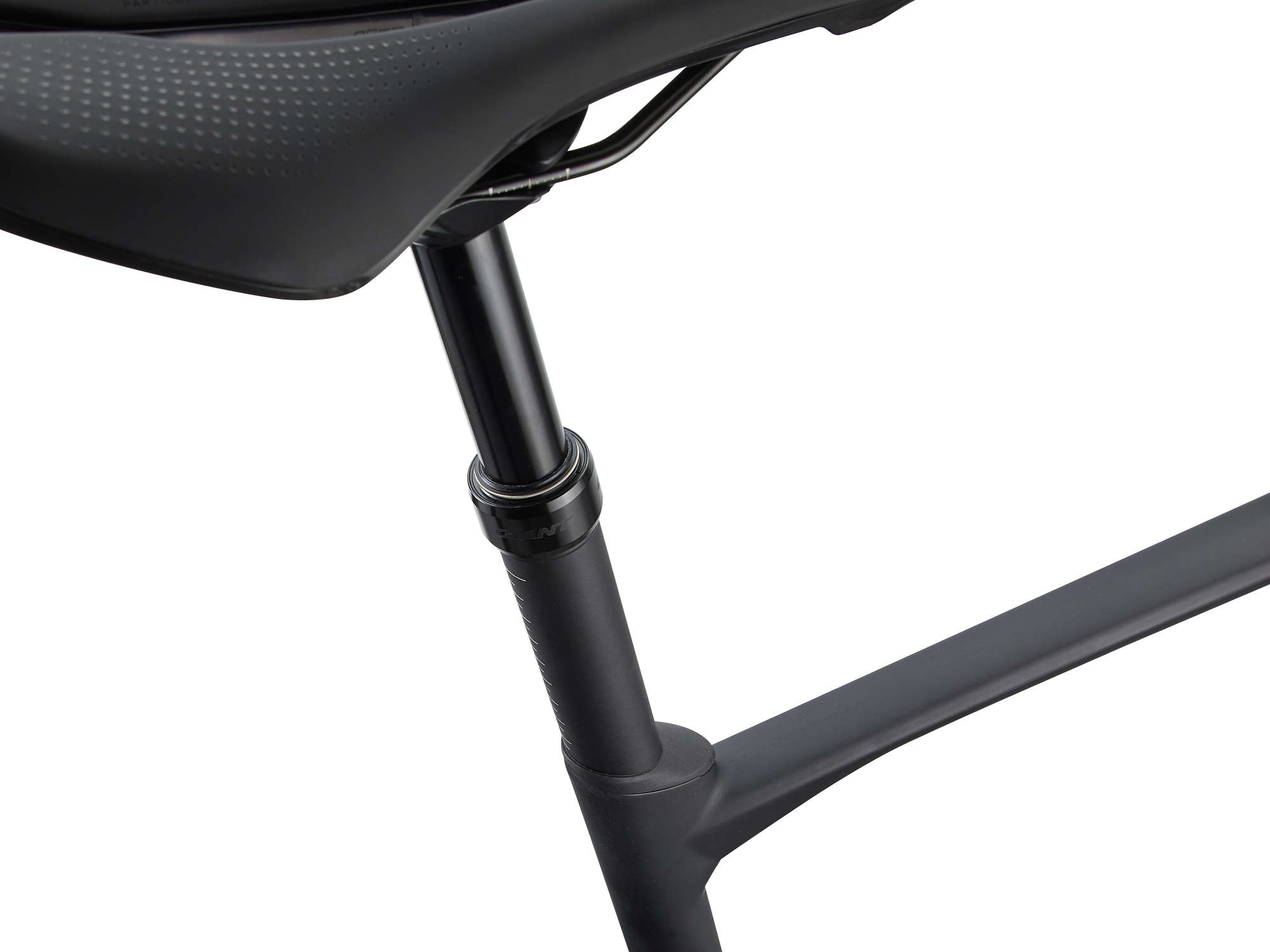 Giant Revolt 0 2022 Black ML | Outfindo